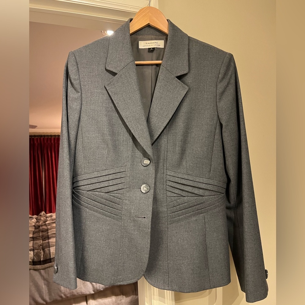 Tahari two piece light Grey suit with Skirt.